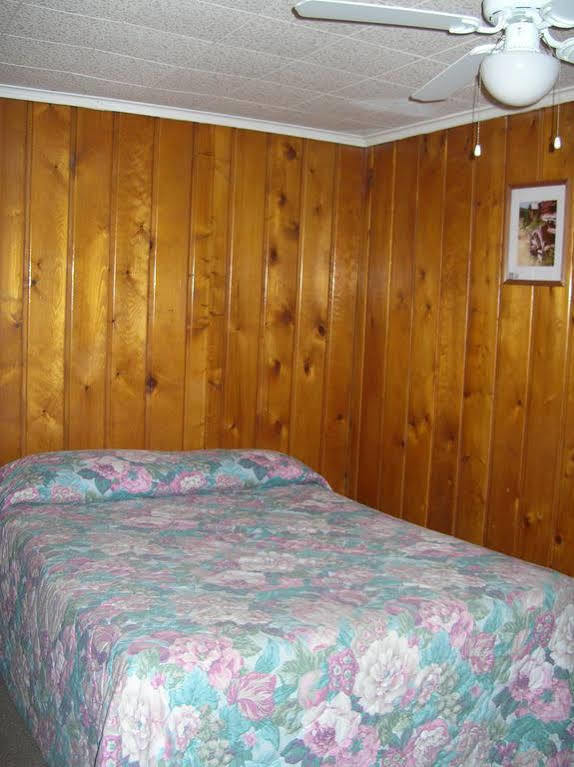 Little River Motel Saint Regis St. Regis Exterior foto